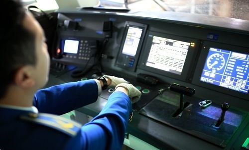 司機啟動列車。 鐘欣 攝 司機啟動列車。 鐘欣 攝