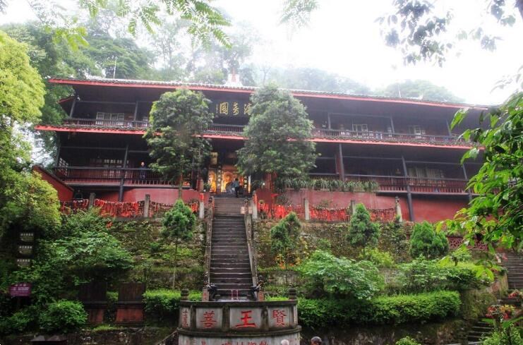 居高臨下，來峨眉山清音閣欣賞絕美風景