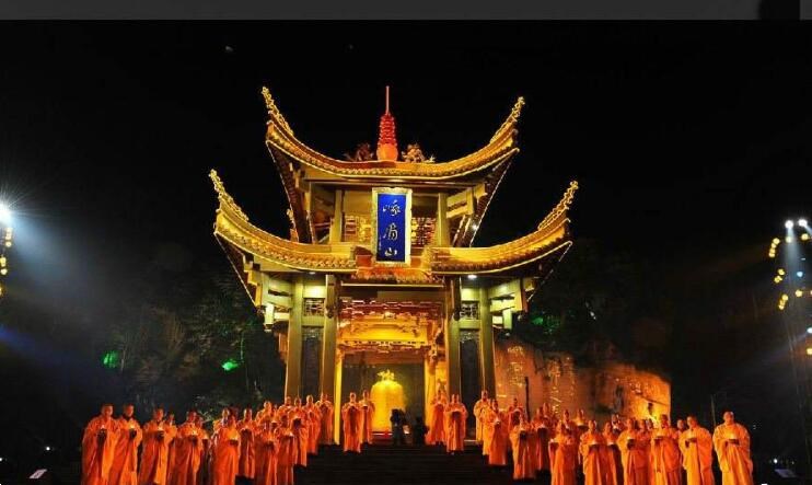 第一山亭，開啟峨眉山的壯麗之旅