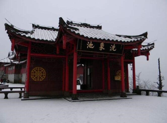 賞猴好去處，峨眉山洗象池