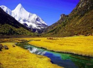 游亞丁洛絨牛場(chǎng)，感悟世外桃源之美